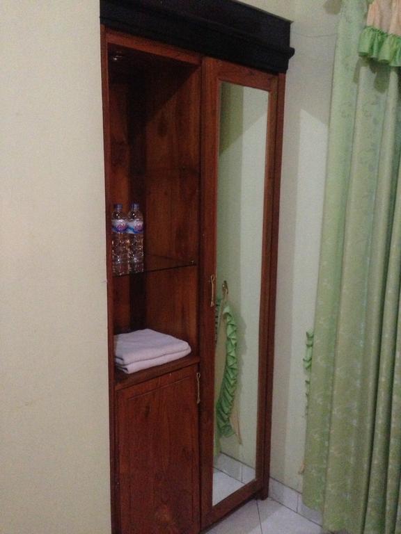 Global Inn Keluarga Sedati Oda fotoğraf