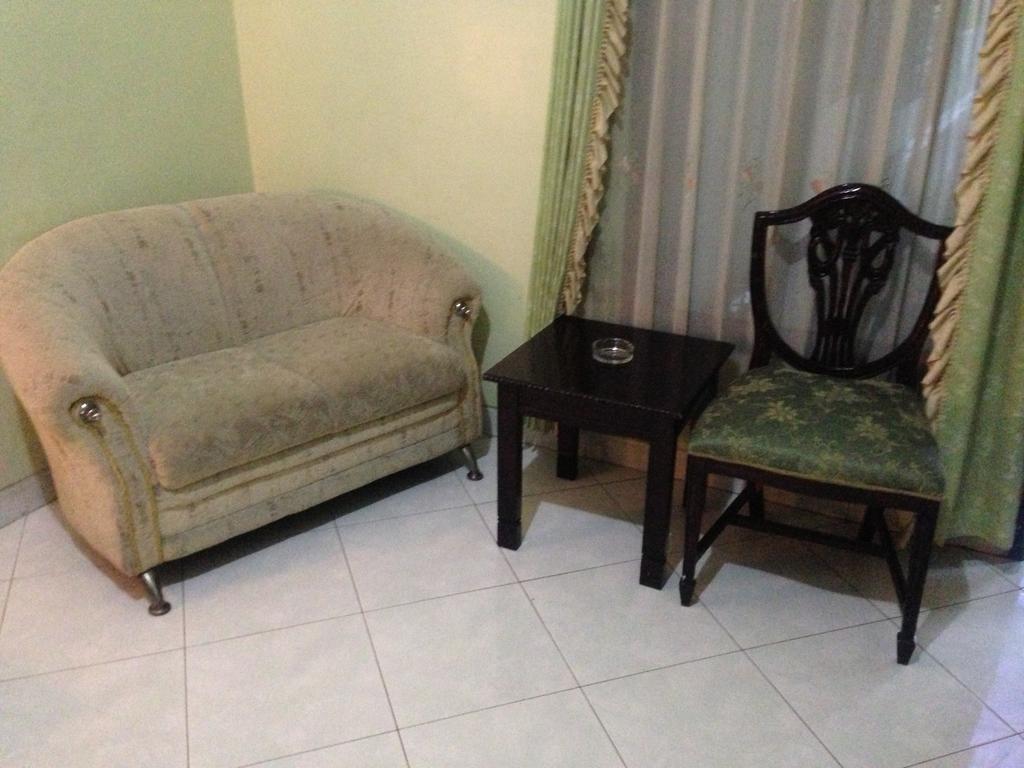 Global Inn Keluarga Sedati Oda fotoğraf